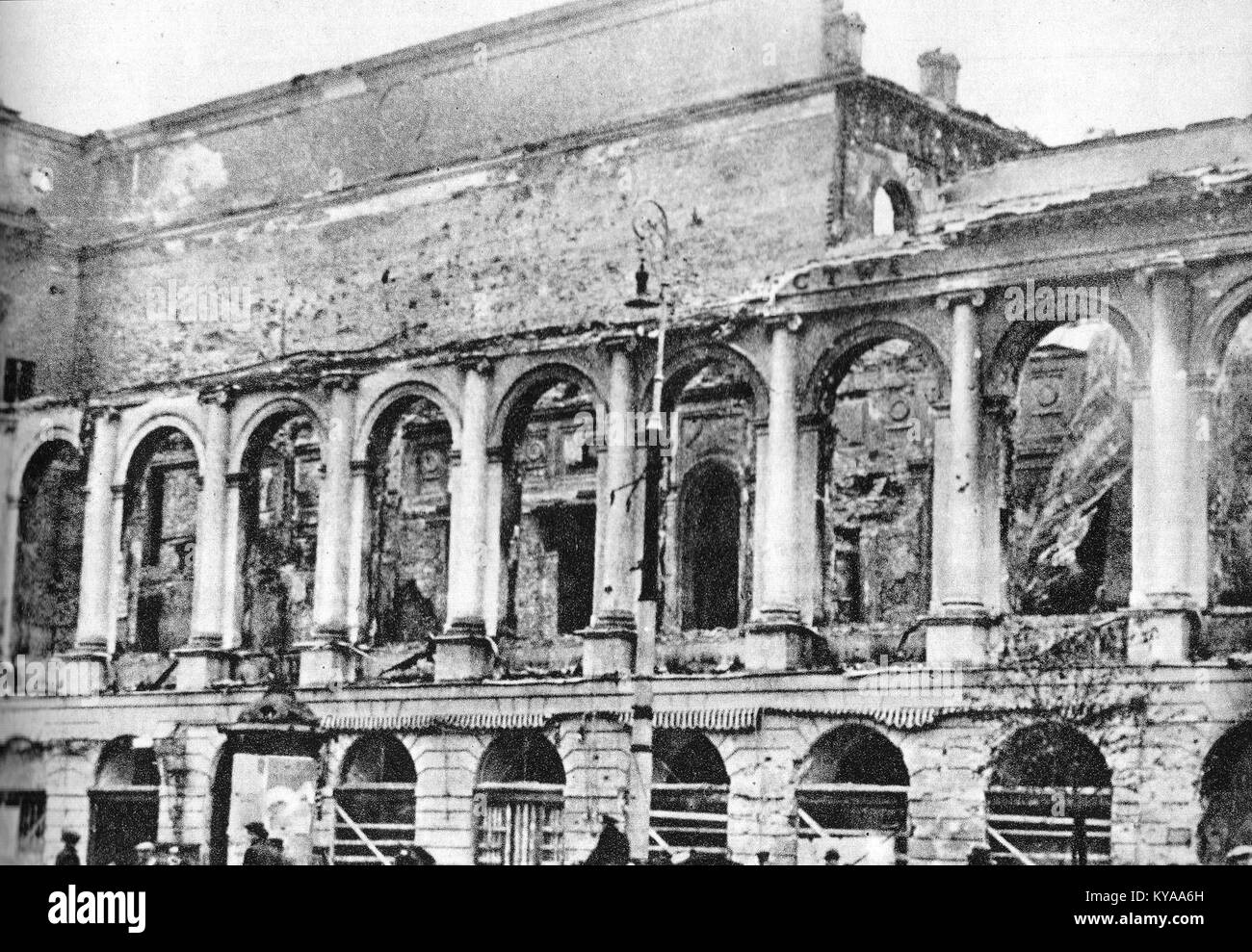 Le Musée de l'industrie et de l'agriculture de Varsovie en 1939, présentant des expositions historiques sur les progrès industriels et agricoles en Pologne pendant la période d'avant-guerre. Banque D'Images