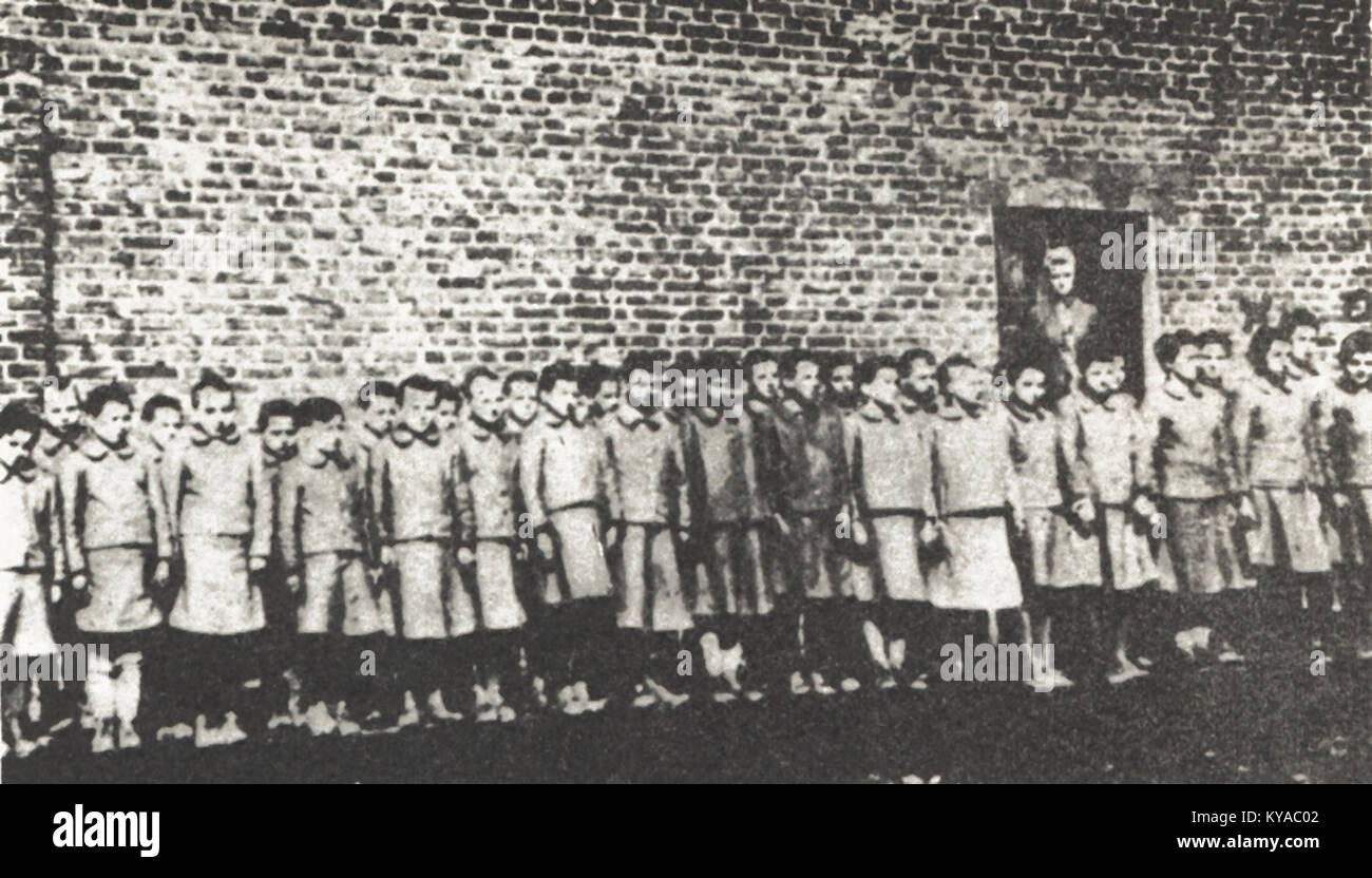 Les enfants polonais en Nazi-German Dzierżązna en camp de travail Banque D'Images