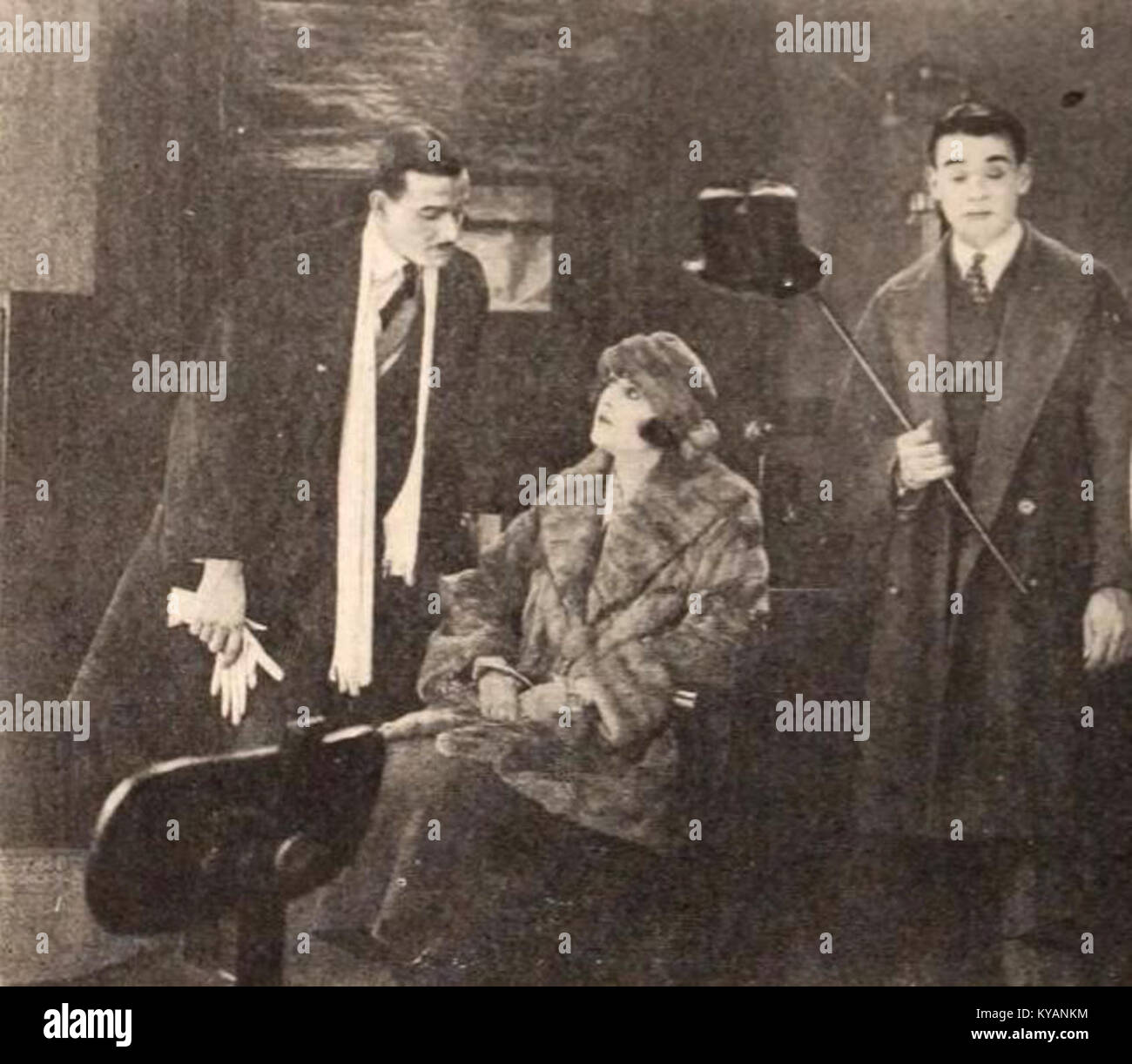 'Torchy's Big Lead' est un film muet sorti en 1921 mettant en vedette le personnage de Torchy dans une aventure palpitante. Le film explore probablement les thèmes des défis personnels et des triomphes dans un contexte du début du XXe siècle, courant à l'époque du cinéma muet. Banque D'Images