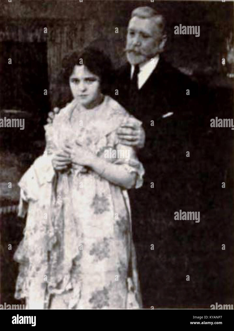The Deceiver (1920) est un film muet réalisé par Benjamin Christensen, mettant en vedette des éléments de thriller psychologique et explorant les thèmes de la tromperie et de l'illusion. Banque D'Images