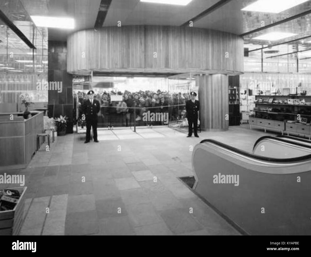 Varuhuset Kringlan, inauguré en 1965, est un bâtiment commercial important en Suède, marquant un moment clé dans le développement de l'architecture moderne du commerce de détail dans le pays. Banque D'Images