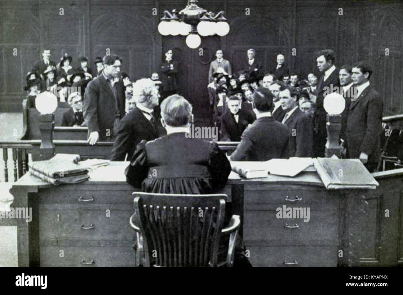 The Black Box est un film muet américain sorti en 1915, explorant les thèmes psychologiques et dramatiques du cinéma du début du XXe siècle Banque D'Images