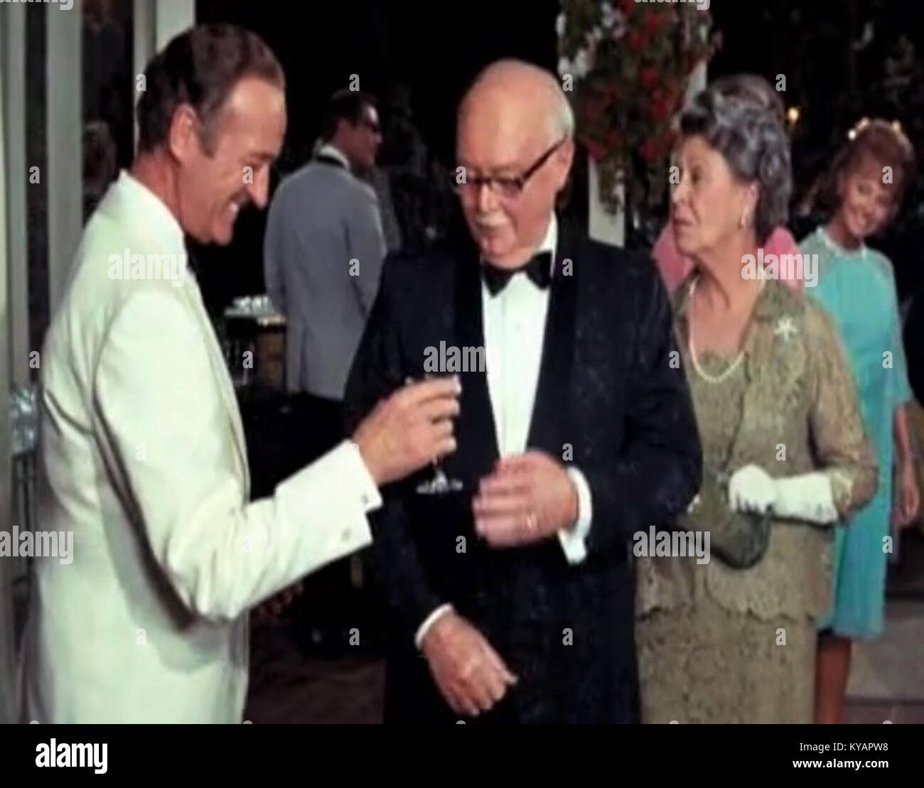 Ceci est une bande-annonce pour le film comique de 1968 *les années impossibles*. Le film suit un homme naviguant dans les complexités de la paternité, des relations et des conflits générationnels. Banque D'Images