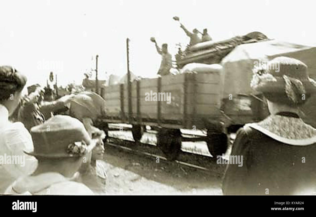 Photographie historique montrant le départ de soldats du 26e régiment d'infanterie à Maribor, Slovénie, capturant un événement militaire avant la première Guerre mondiale Banque D'Images