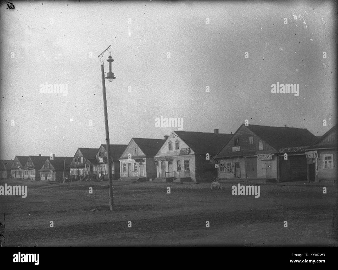Photographie de Klecak et Rynak de 1910, documentant des individus et des vêtements au début du XXe siècle en Europe de l'est. Banque D'Images