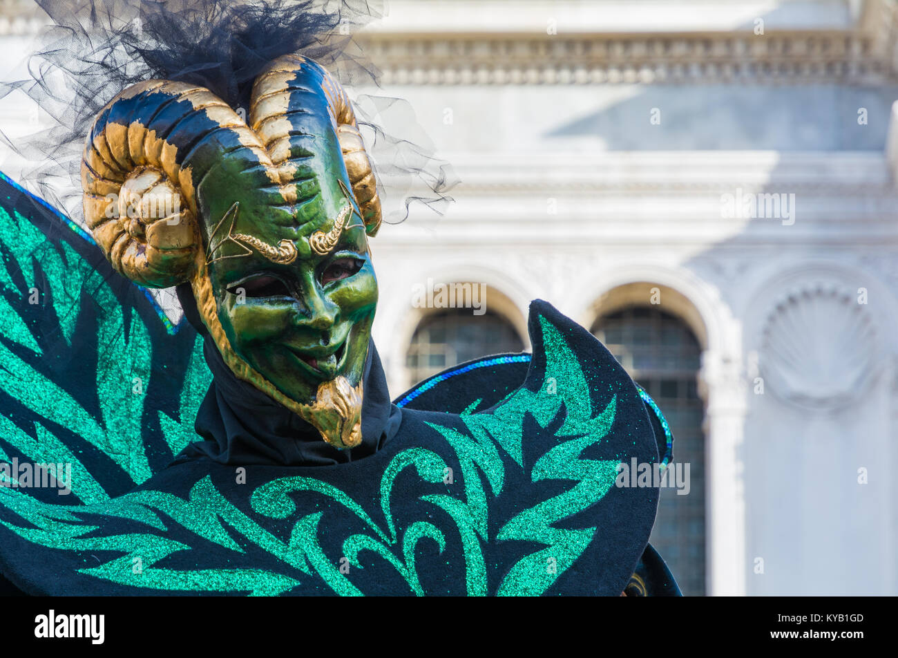 Masque de carnaval à Venise. Le Carnaval de Venise est un festival annuel de Venise, Italie. Le mot festival est célèbre pour ses masques élaborés. Banque D'Images