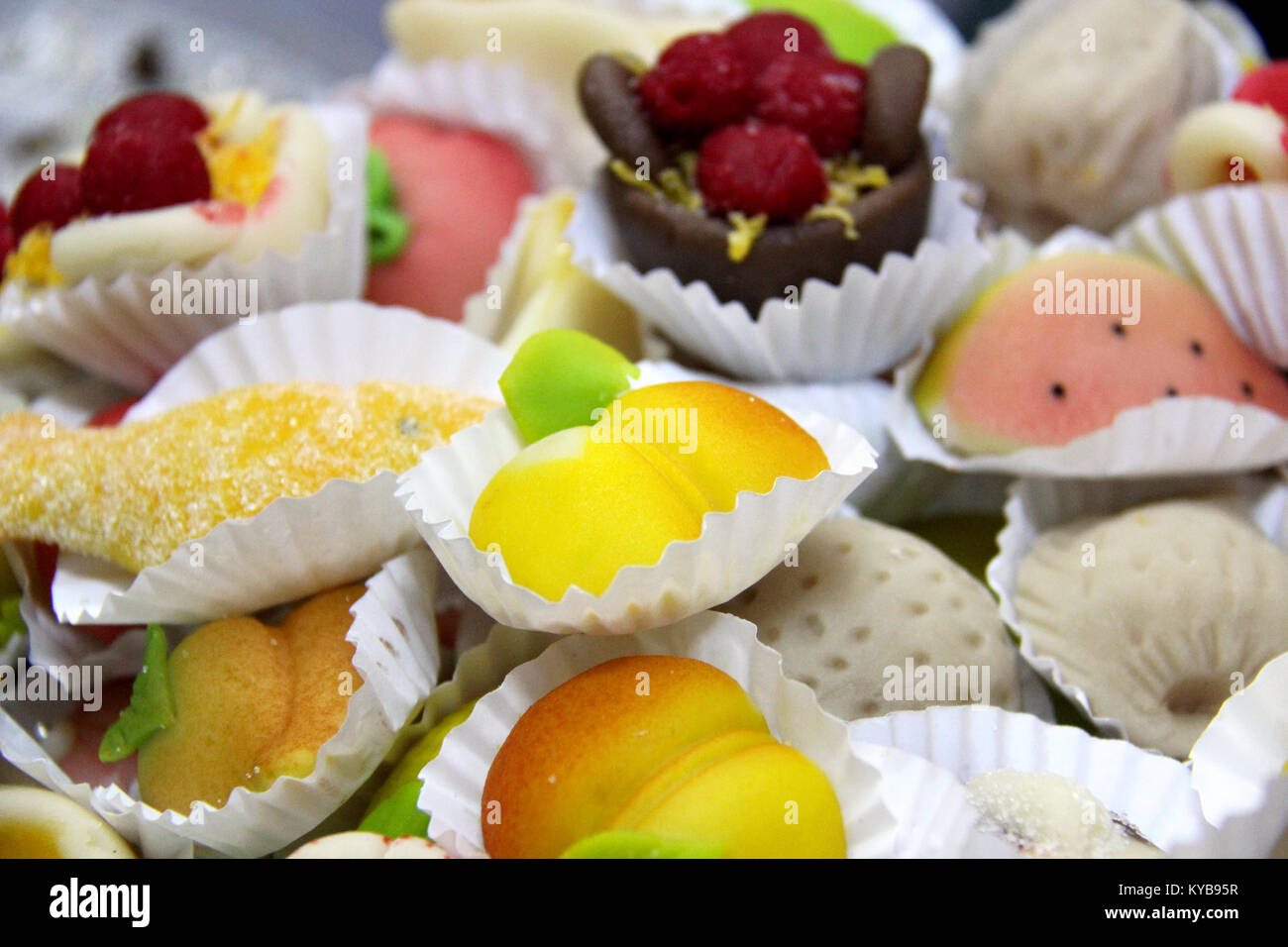 Selection De Massepain Amande Portugais Traditionnels Colores Des Gateaux Photo Stock Alamy Selection De Massepain Amande Portugais Traditionnels Colores Des Gateaux Photo Stock Alamy