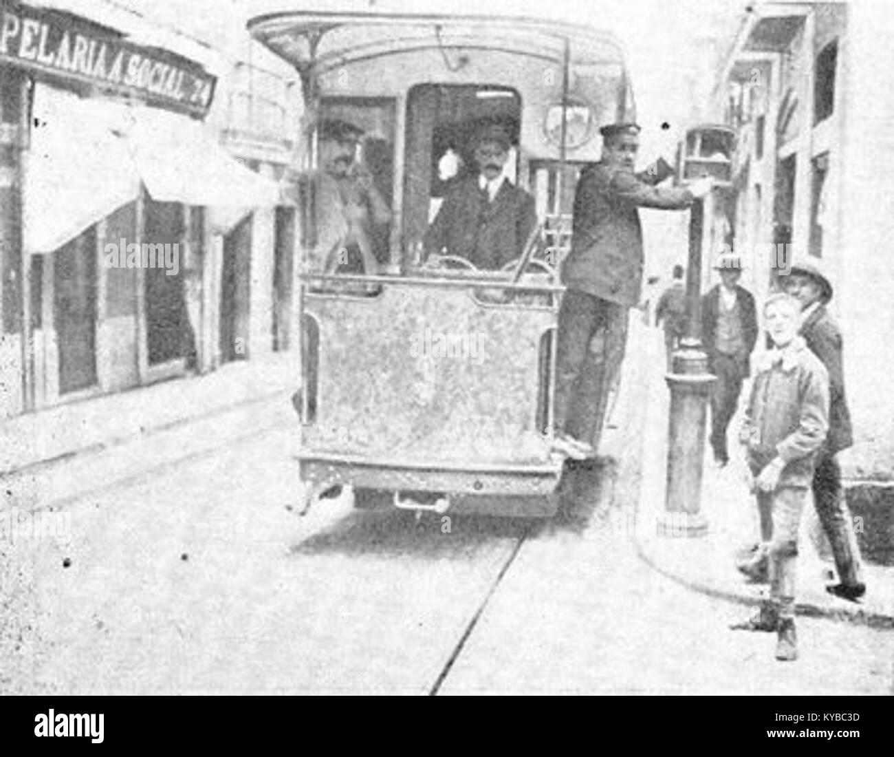 Ce disque de 1913 intitulé 'MaxibomboEstrelaLx' de Benoliel documente du matériel artistique ou culturel du début du XXe siècle au Portugal. Banque D'Images