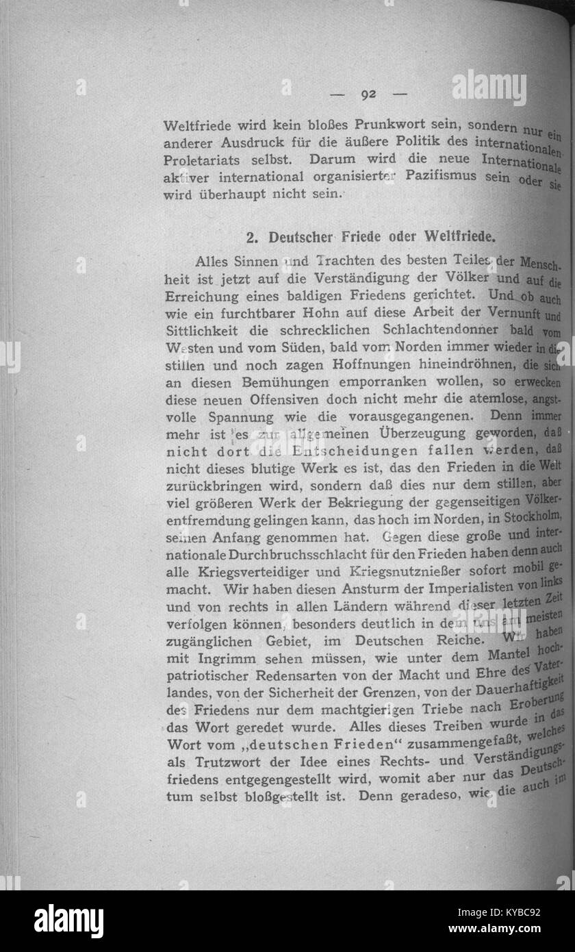 Cette illustration de Max Adler de 1919, intitulée 'Klassenkampf gegen Völkerkampf 092', fait partie d'une série reflétant les perspectives austromarxistes sur les conflits sociaux et nationaux pendant la première Guerre mondiale. L'image critique les idéologies nationalistes et promeut la lutte des classes comme solution. Banque D'Images