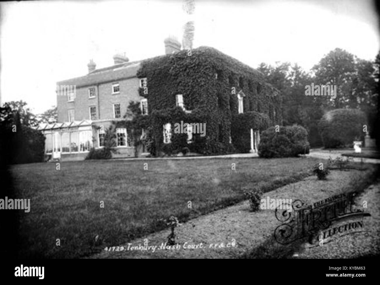 La photographie en noir et blanc de Nash court dans le Shropshire, en Angleterre, capture le style architectural et le paysage rural environnant, soulignant le caractère historique de la campagne anglaise. Banque D'Images