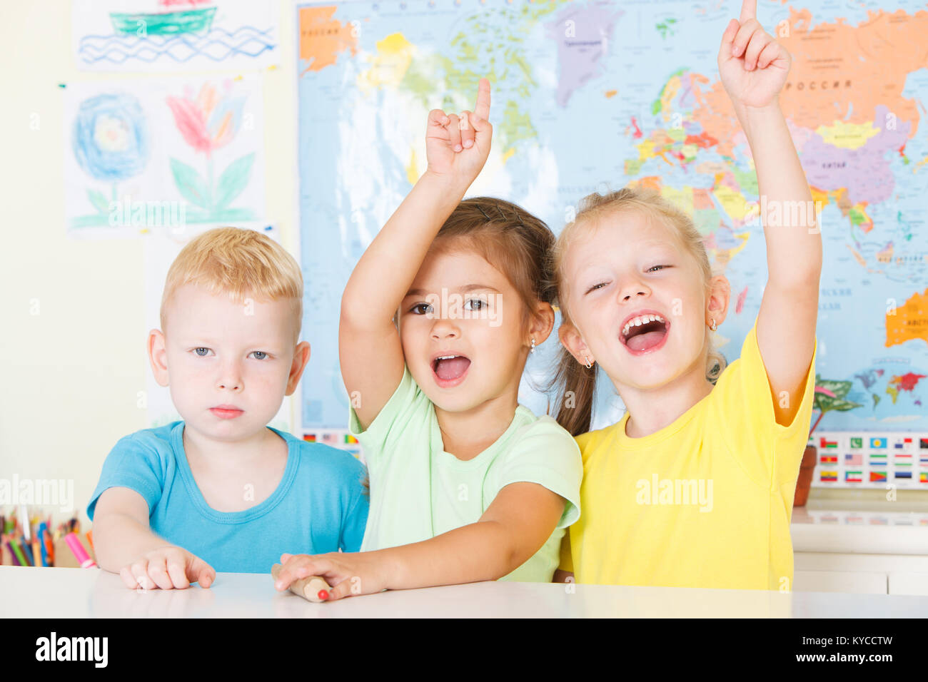 Enfants d'âge pré-scolaire dans la classe Banque D'Images