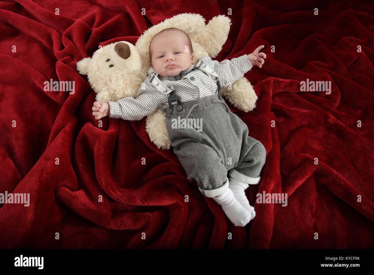 Bebe Garcon 3 Semaines Photo Stock Alamy Bebe Garcon 3 Semaines Photo Stock Alamy