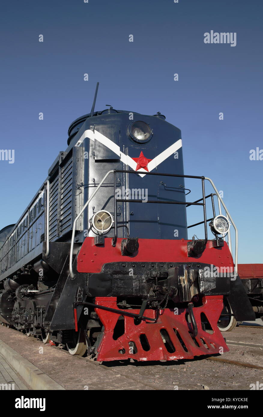 Locomotive bleu avec étoile rouge vue de face Banque D'Images