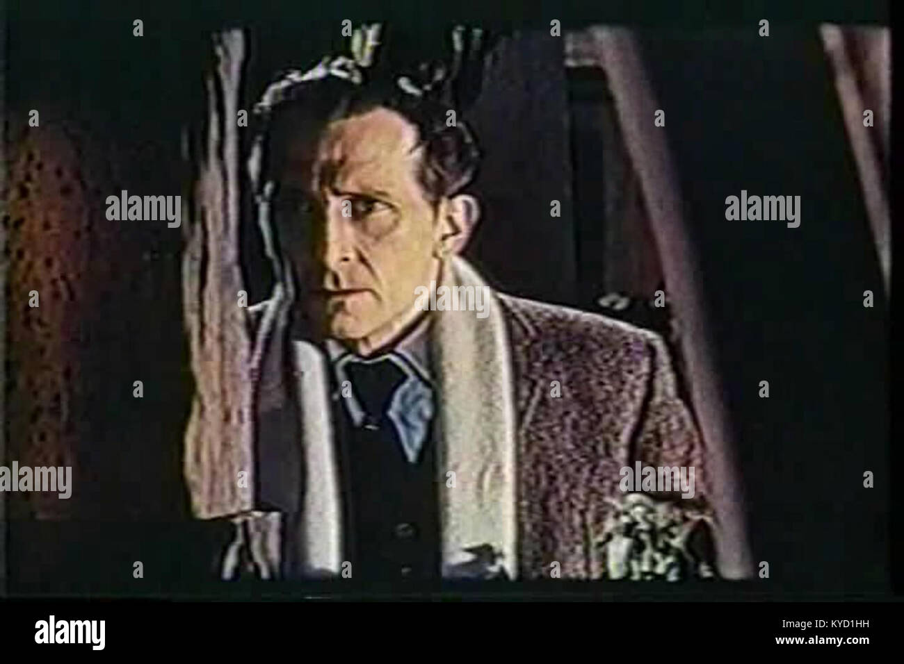 Image promotionnelle mettant en vedette l'acteur Peter Cushing dans le film les mariées de Dracula. Banque D'Images