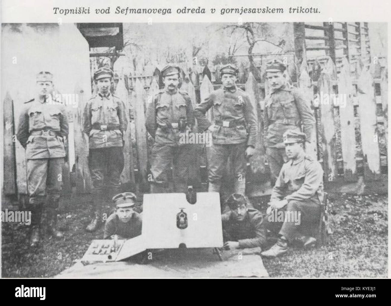 Une photographie historique montrant la division des eaux de Topniski de l'unité Sefman dans le Triangle supérieur de Savinja, documentant son rôle organisé dans les activités régionales. Banque D'Images