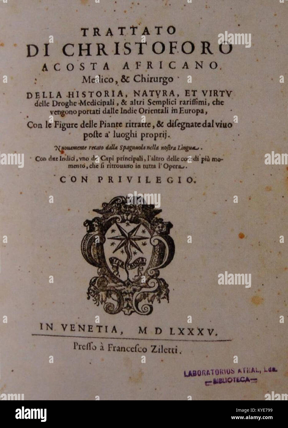 'Trattato' de Christoforo Acosta, publié à Venise en 1585, est un travail médical important écrit par un médecin et chirurgien africain. Il a contribué aux connaissances médicales et aux sciences naturelles de l'époque de la Renaissance. Banque D'Images