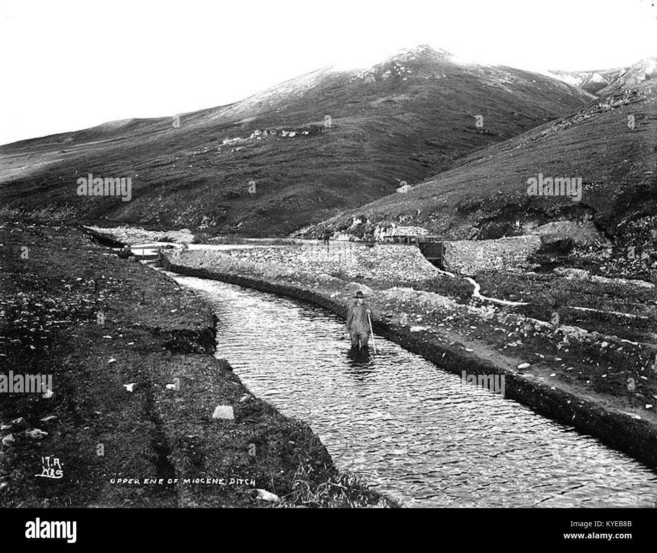 Extrémité supérieure du canal appelé le fossé du Miocène, péninsule de Seward, en Alaska, vers 1900 (HEGG 121) Banque D'Images