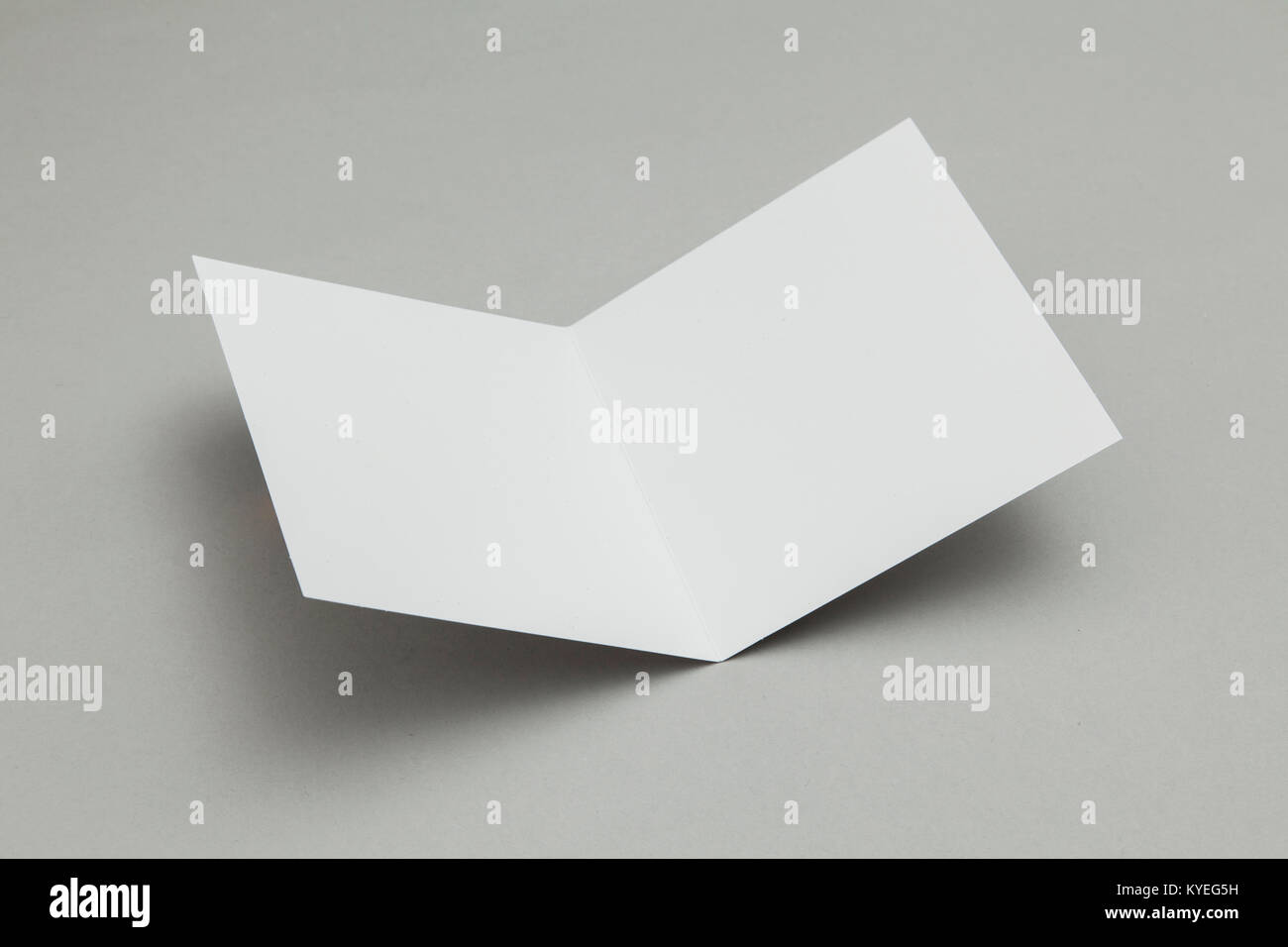 Brochure ouvert double page template sur fond gris Banque D'Images