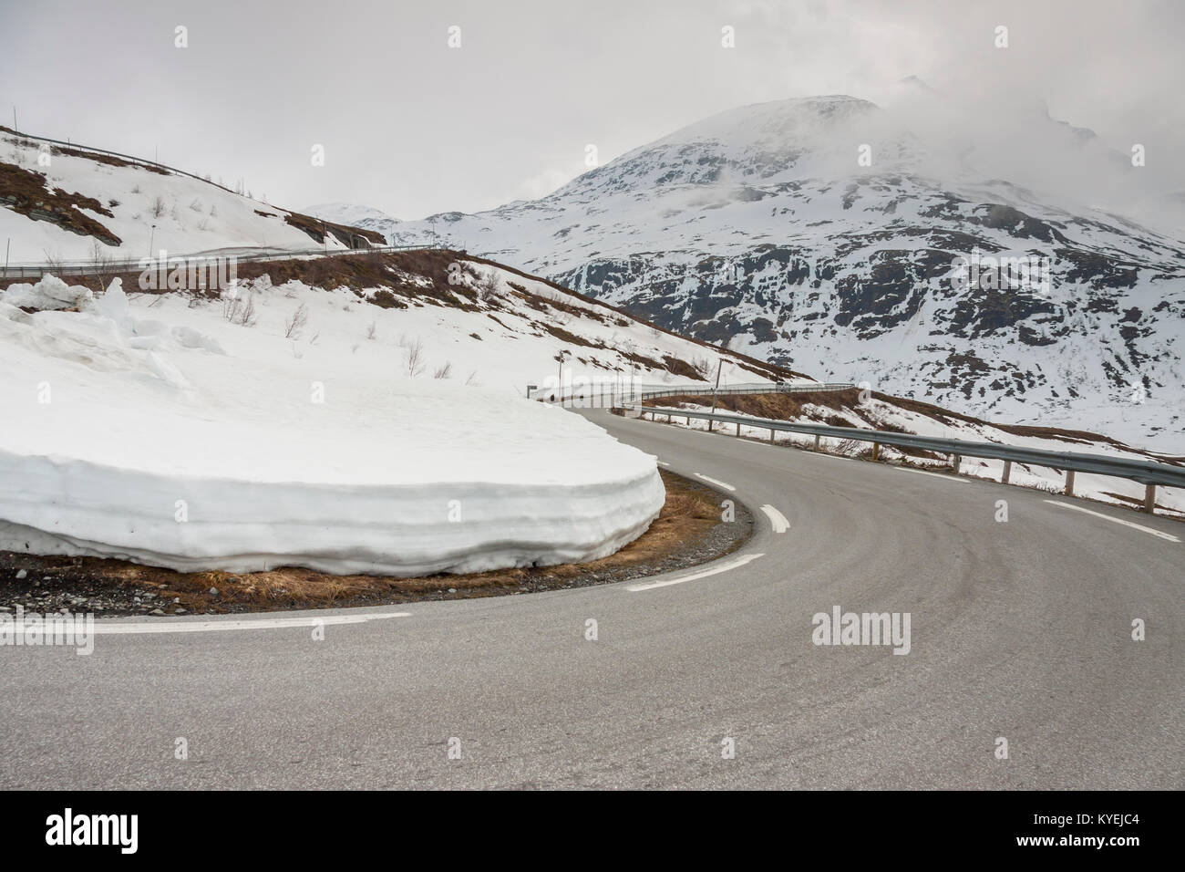 Route de Sognefjellet plus haut col en Norvège. Banque D'Images