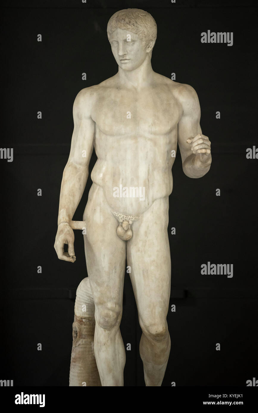 Naples. L'Italie. La sculpture romaine de Doryphoros, de Pompéi, d'après un original par Polykleitos, ca. 440 BC. Museo Archeologico Nazionale di Napoli. Banque D'Images