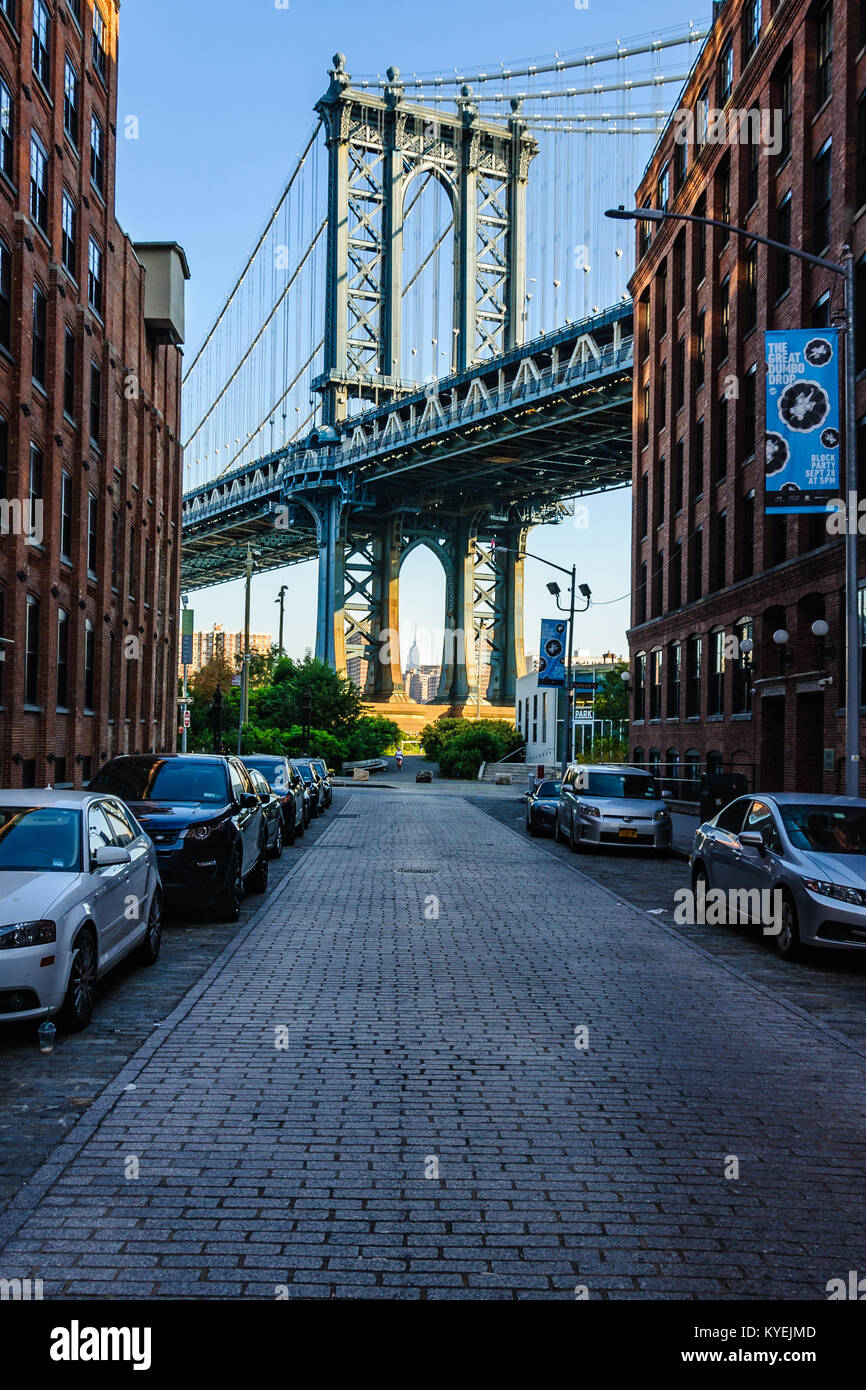 Vue du célèbre pont de Manhattan dans Washington Street à Brooklyn, New York City, USA Banque D'Images