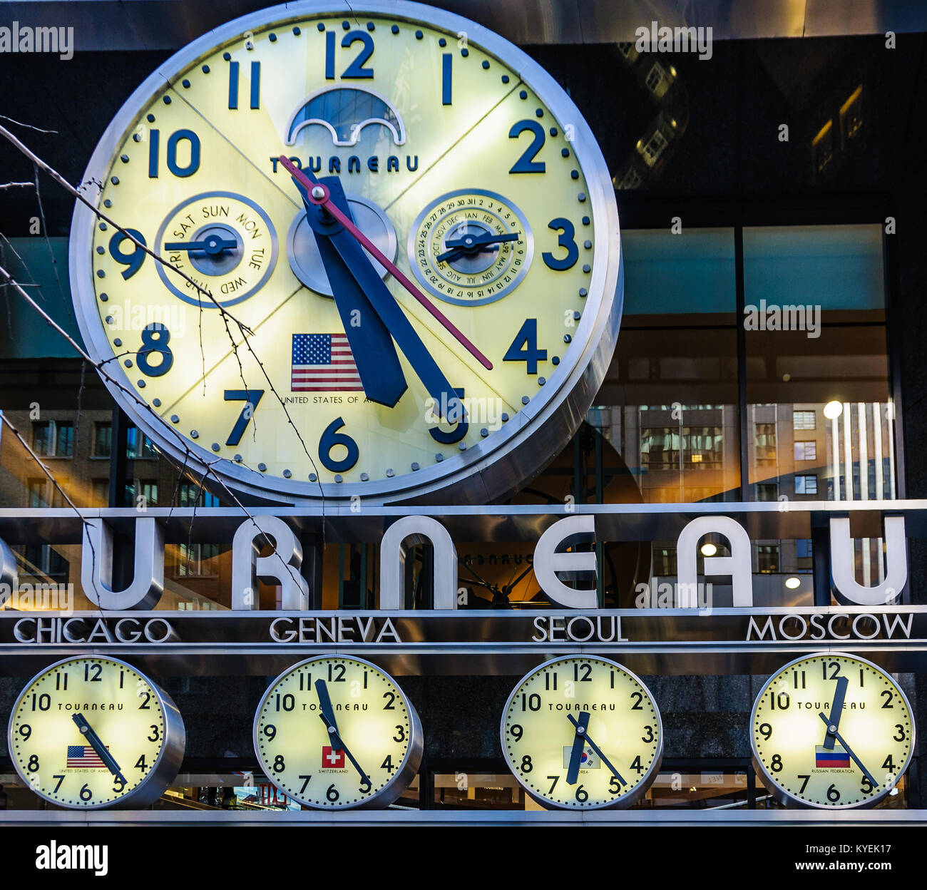 Horloges dans le Tourneau Building à New York, USA Banque D'Images