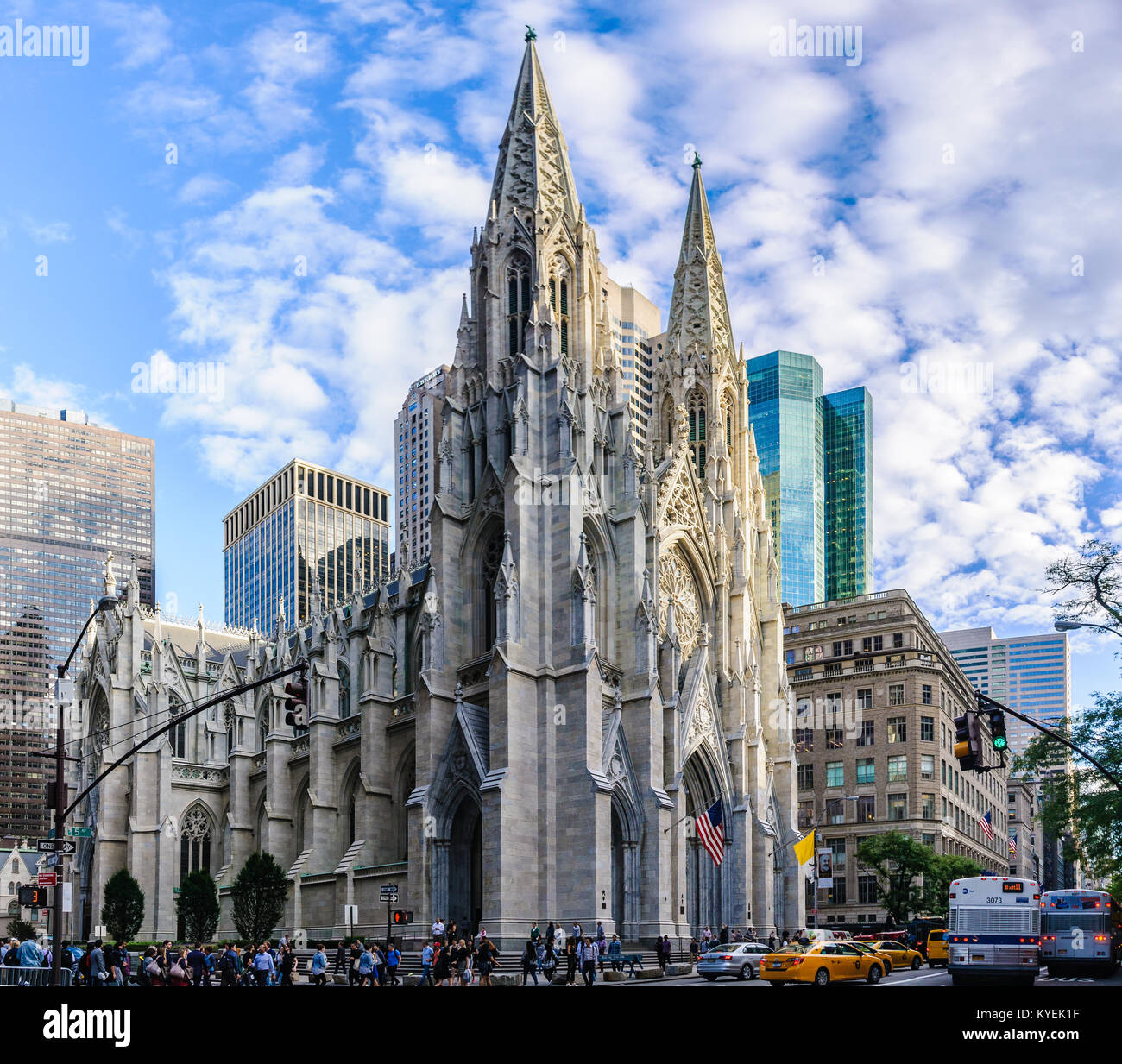 La célèbre église de la Saint Patrick sur la 5e Avenue à New York, USA Banque D'Images