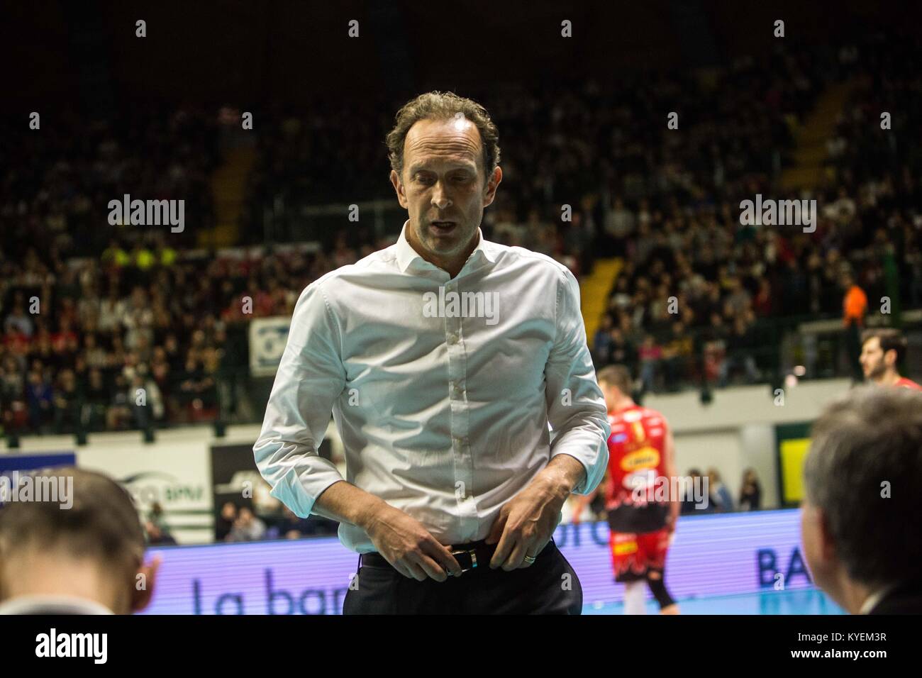 Lorenzo Bernardi coach de Conad Sécurité Pérouse (Photo par Mairo Cinquetti/Pacific Press) Banque D'Images