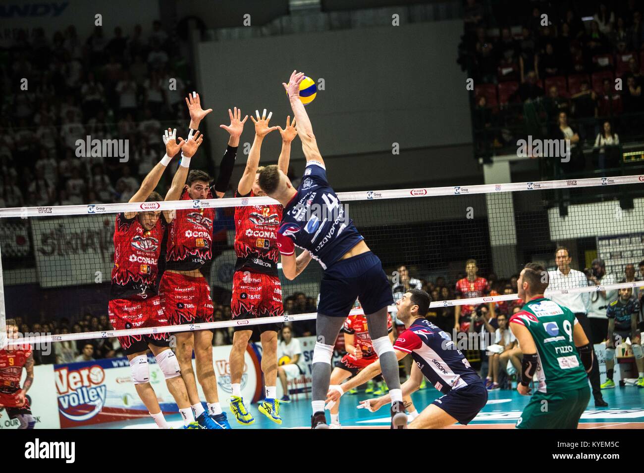 Dzavoronok Donovan # 4 est en concurrence au cours d'un match entre le Groupe GI1 Monza v Sir Safety Pérouse Conad (Photo par Mairo Cinquetti/Pacific Press) Banque D'Images