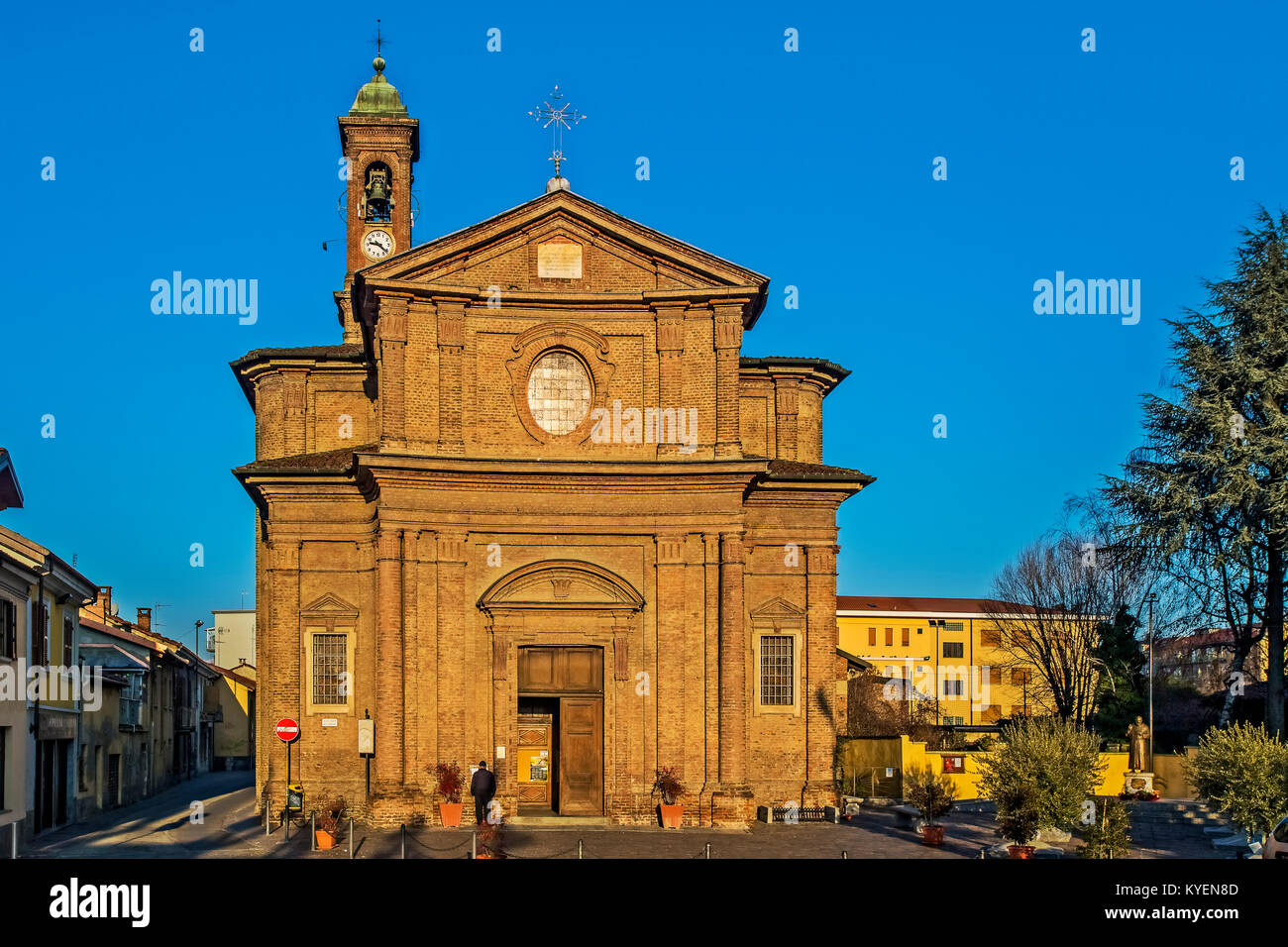 Italie Piémont Nichelino Via G. Di Vittorio Église SS. Trinità Banque D'Images