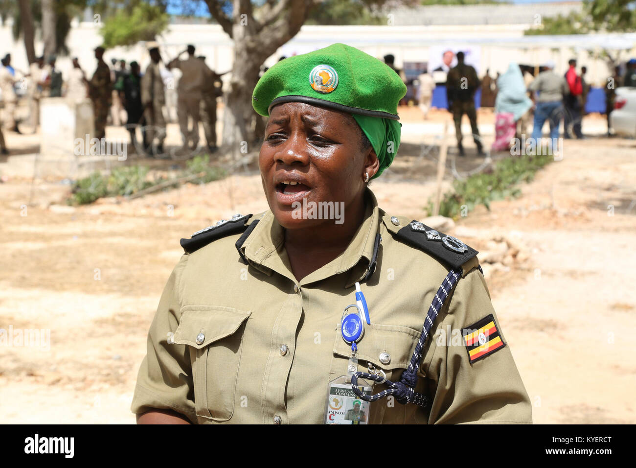 Christine Alalo ,l'AMISOM Sous-commissaire de police prend la parole lors de la cérémonie d'ouverture d'un poste de police à Jubbaland rénové des fonctionnaires de l'Etat à Kismayo, en Somalie le 9 octobre 2017. UN Photo Banque D'Images