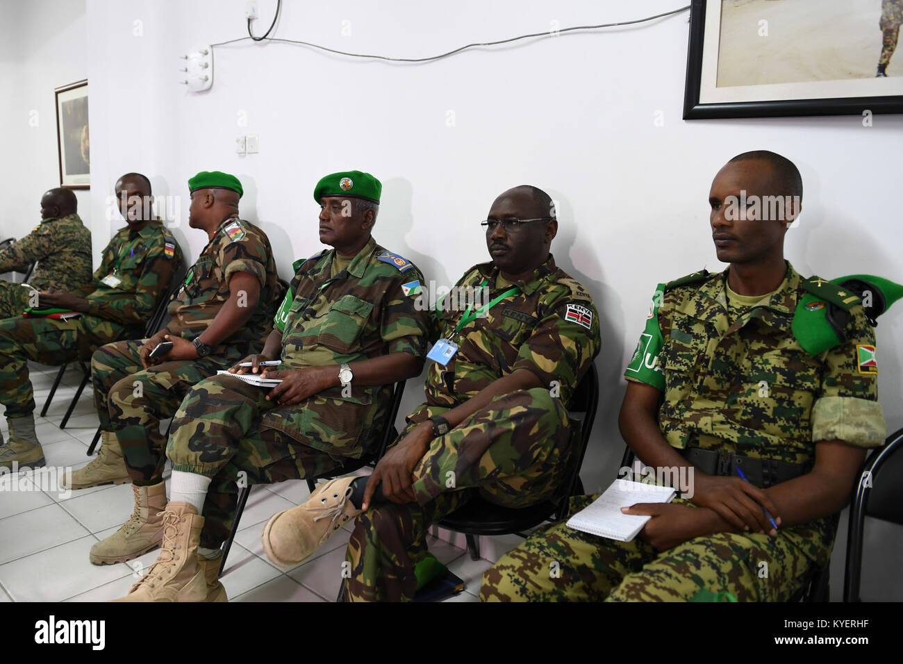 Photographie des participants à la séance de clôture de la Conférence conjointe AMISOM et FGS à Mogadiscio, sur le transfert des responsabilités en matière de sécurité. Banque D'Images