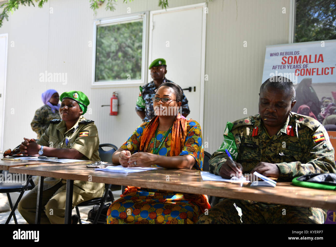 Participants à un événement organisé par l'AMISOM à Mogadiscio, Somalie, le 26 novembre 2017, marquant 16 jours d'activisme contre la violence sexiste. Banque D'Images