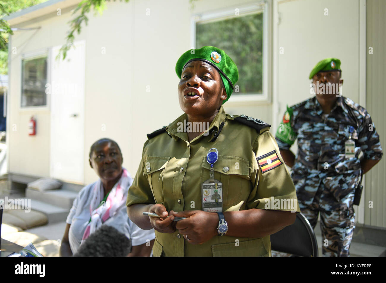 Une photographie de Christine Alalo, commissaire adjointe de la police de l'AMISOM, s'exprimant lors d'un événement marquant les 16 jours d'activisme contre la violence sexiste à Mogadiscio, en Somalie. Banque D'Images