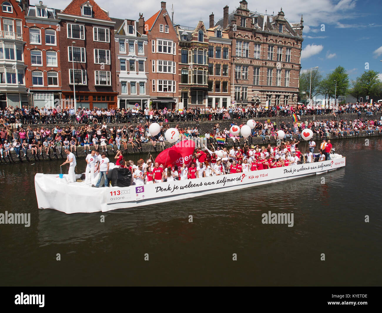 Voile 25113 DEnk je wel k aan zelfmoord, Canal Amsterdam 2017 Parade foto 4 Banque D'Images