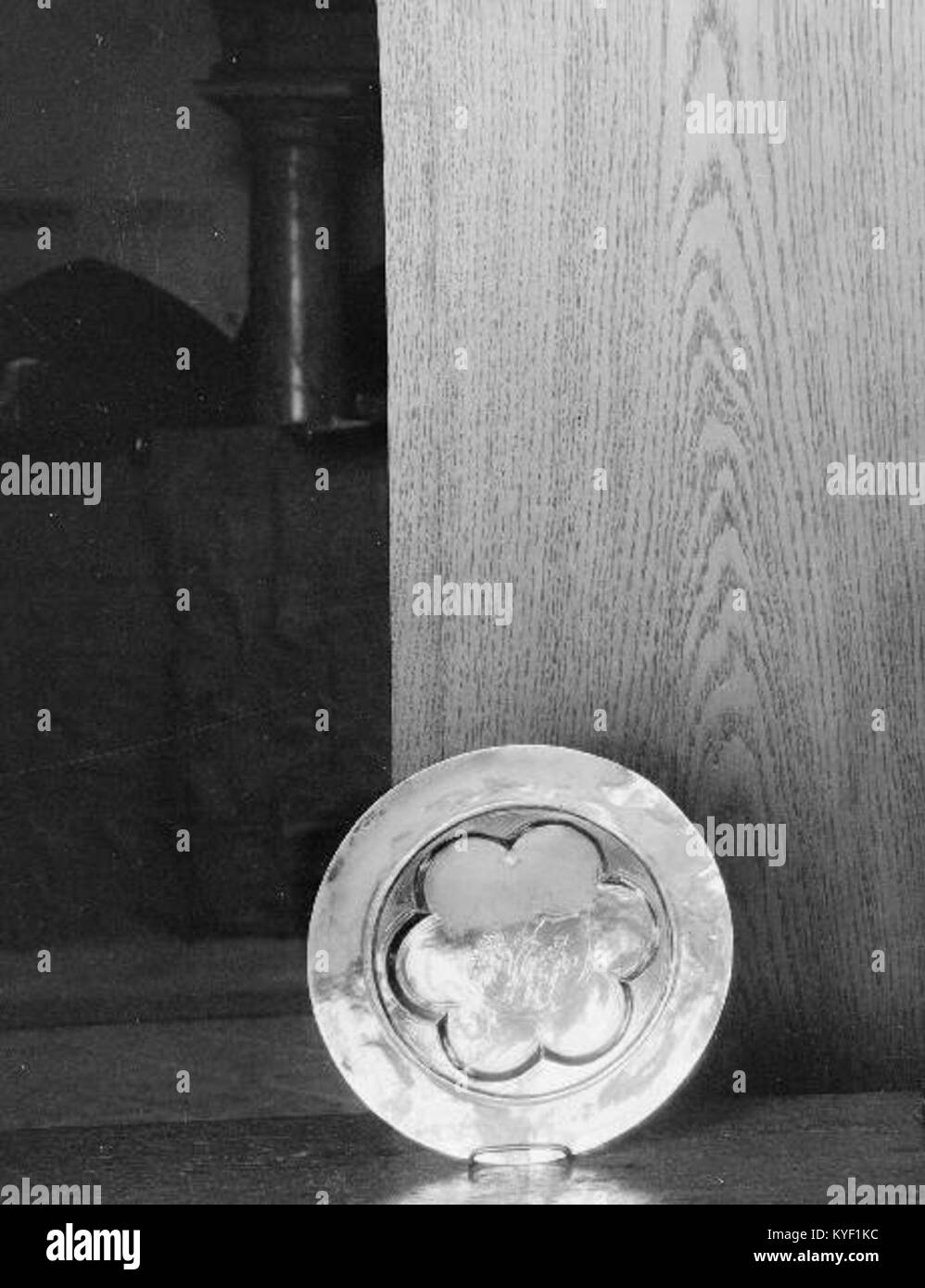 La cathédrale de Västerås en Suède est une cathédrale gothique historique avec une grande flèche, des plafonds voûtés, des vitraux, un autel et une décoration intérieure. fonctionnant comme un site religieux majeur. Banque D'Images