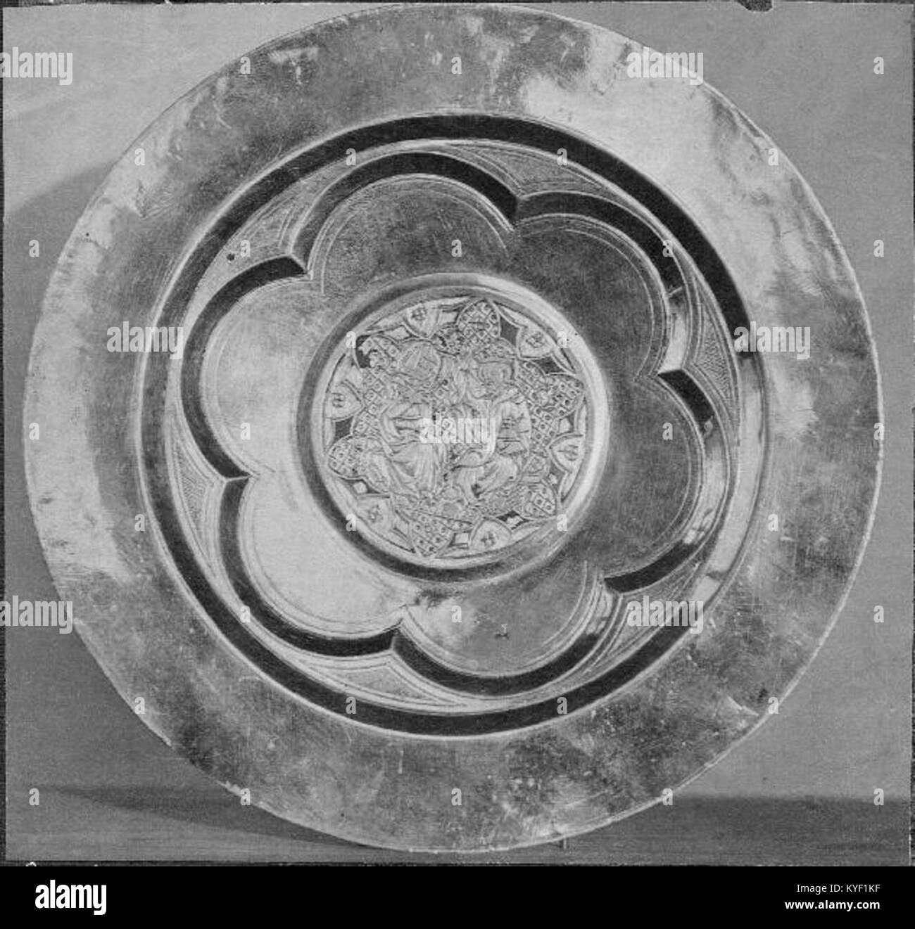 La cathédrale de Västerås en Suède est une cathédrale historique présentant une architecture gothique avec une flèche, des plafonds voûtés, des vitraux, un autel et un mobilier intérieur. Il sert de site religieux et culturel clé. Banque D'Images