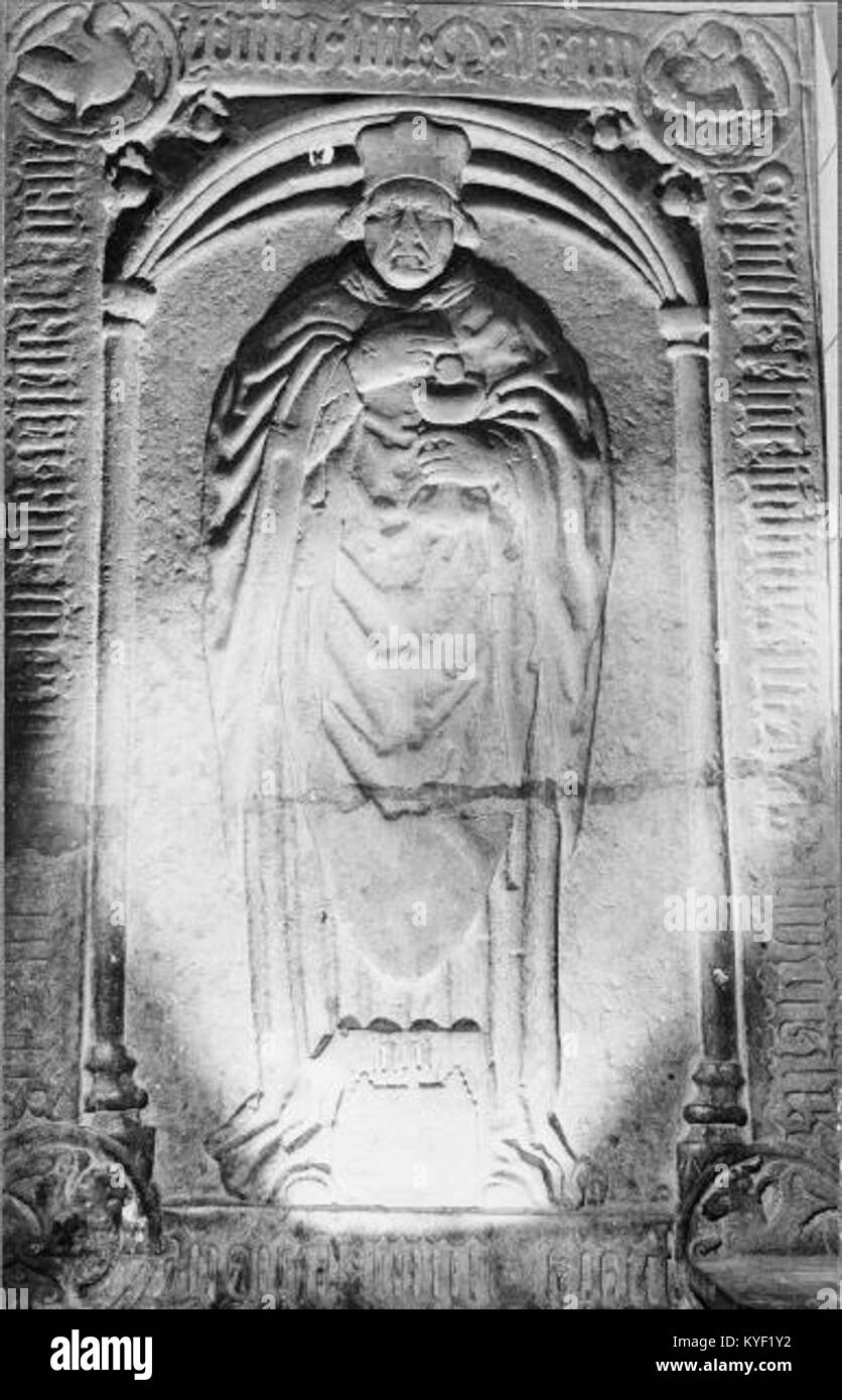 La cathédrale de Västerås en Suède est une cathédrale gothique historique avec une grande flèche, des plafonds voûtés, des vitraux, un autel et un vaste mobilier intérieur, servant de site religieux clé. Banque D'Images