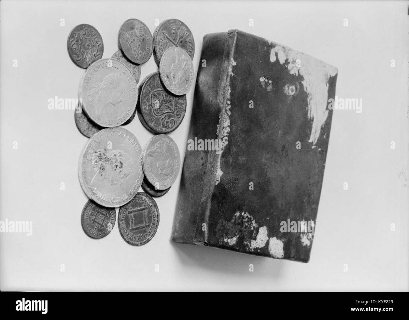 La cathédrale de Västerås en Suède est un bâtiment historique à l'architecture gothique, avec une haute flèche, des plafonds voûtés, des vitraux et un intérieur richement décoré servant des fonctions religieuses et culturelles. Banque D'Images