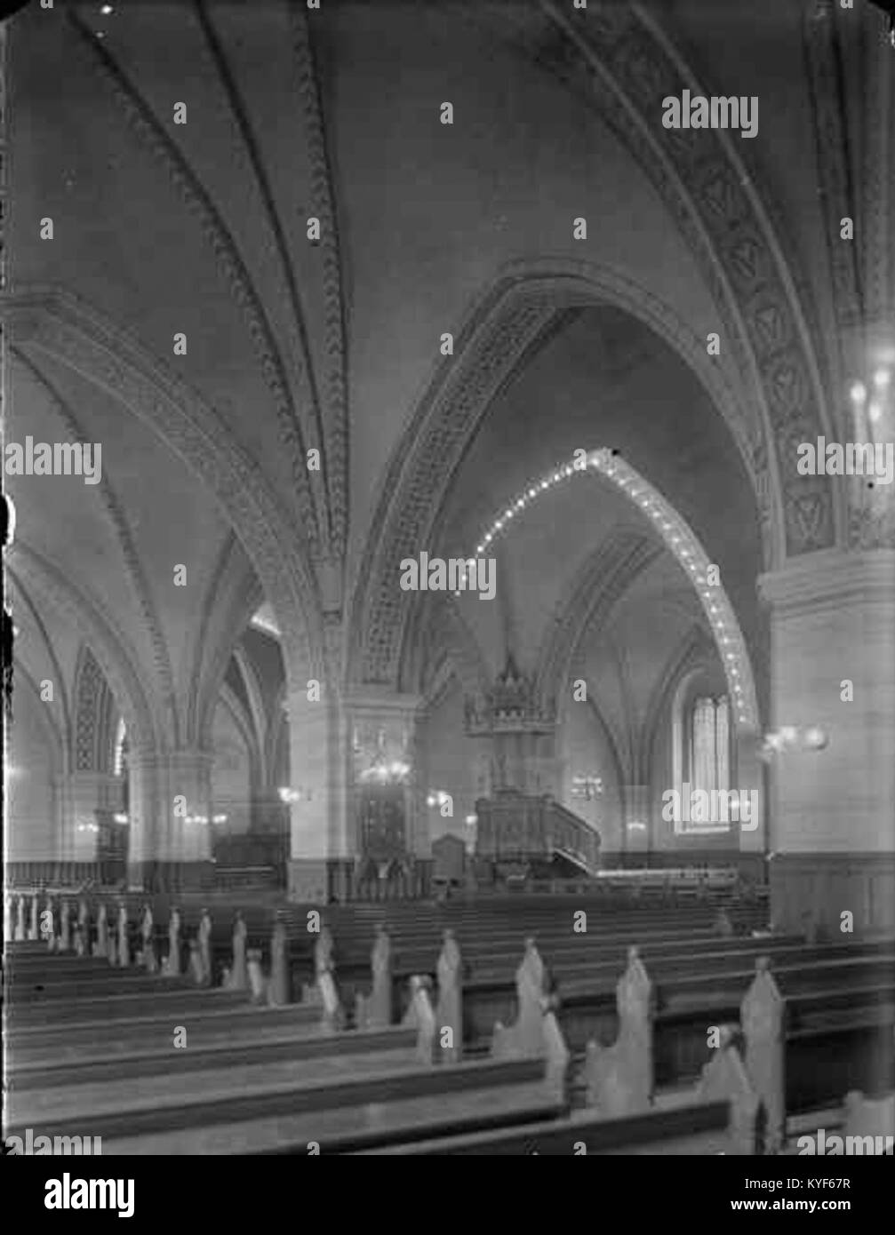 La cathédrale de Växjö, située à Växjö, en Suède, est un exemple notable de l'architecture gothique. Il dispose de beaux vitraux et une riche histoire en tant que centre de la vie religieuse dans la région. Banque D'Images