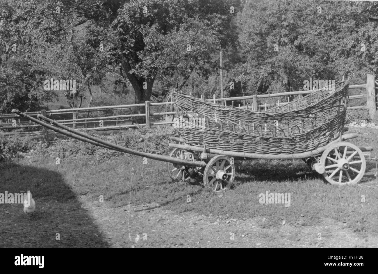 Une photographie de 1951 de Podjerberk, Slovénie, montre l'expression 'Voz osem' ('voiture pour une étoile'), symbolisant les mouvements sociaux et culturels locaux du milieu du XXe siècle. Banque D'Images