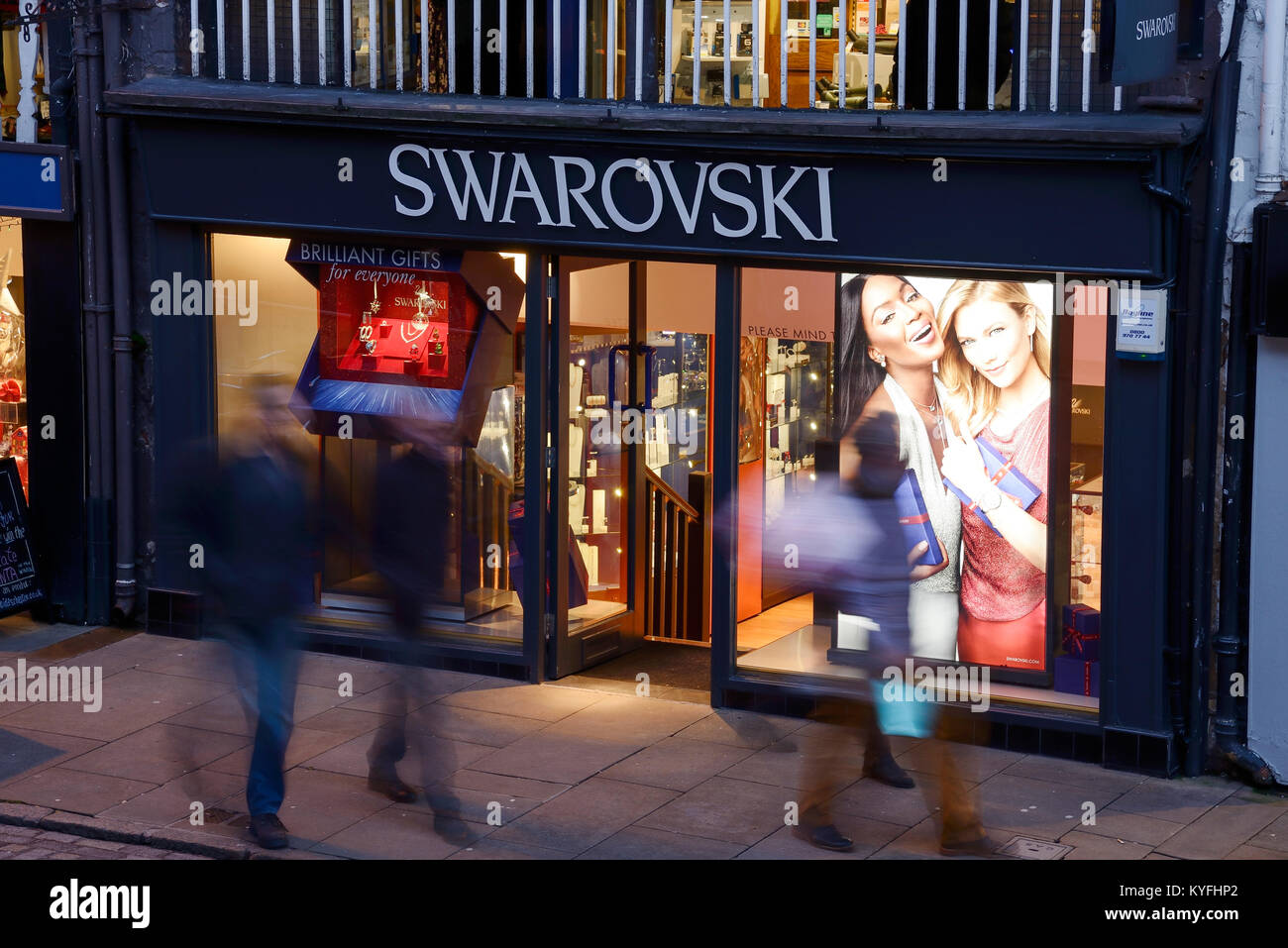 Boutique Swarovski avant sur la rue Bridge, à Chester city center UK Banque D'Images