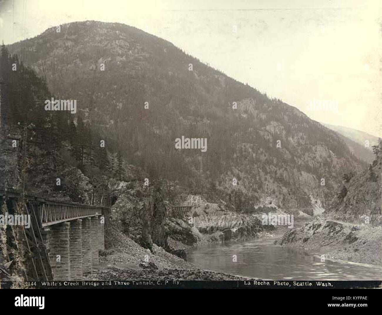 White's Creek Bridge et trois tunnels, British Columbia, ca 1887 LAROCHE (30) Banque D'Images