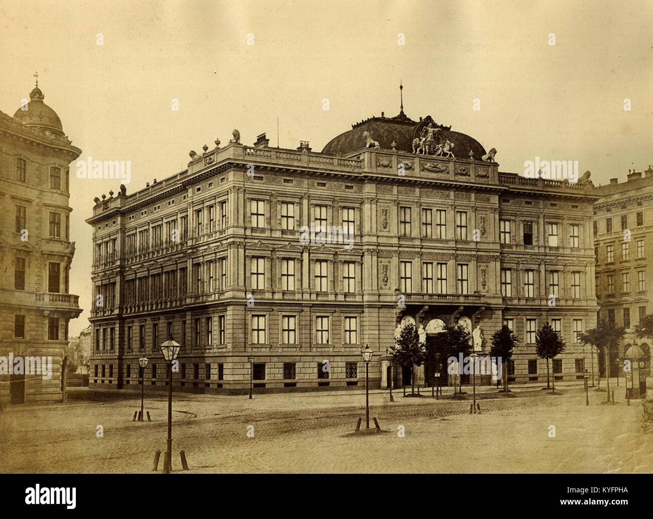 Le Palais Württemberg de Vienne, construit entre 1862 et 1865, a été conçu par Arnold Zenetti dans le style néo-Renaissance italien pour le duc Philippe de Württemberg et son épouse Marie-Thérèse. Banque D'Images