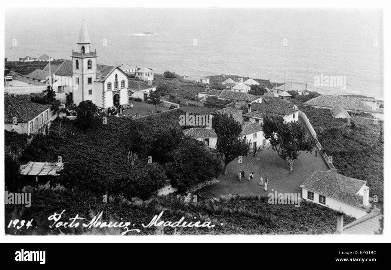 Photographie de Porto Moniz à Madère, Portugal, prise en 1934, capturant le paysage côtier et la colonie locale. Banque D'Images