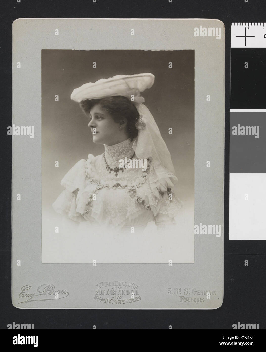 Un portrait d'Elida 'Elly' Eyde, pris à Paris, capturant un moment important de sa vie. Eyde était connue pour ses contributions à la société au début du XXe siècle. Banque D'Images Un portrait d'Elida 'Elly' Eyde, pris à Paris, capturant un moment important de sa vie. Eyde était connue pour ses contributions à la société au début du XXe siècle. Banque D'Images