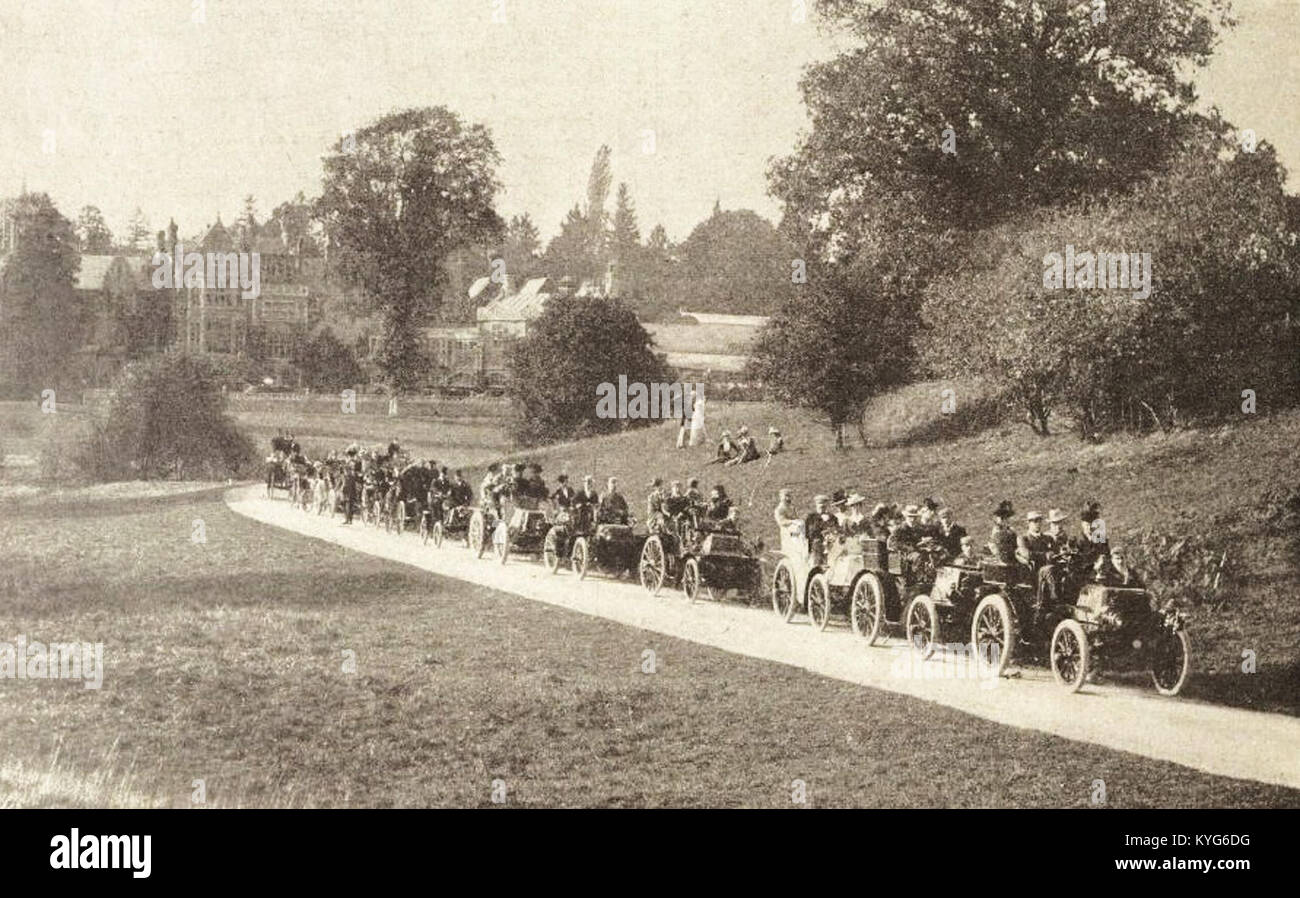 Photographie d'une promenade entre Londres et Southsea en 1901, montrant les piétons, le bord de mer, l'aménagement urbain et les activités de loisirs en Angleterre. Banque D'Images