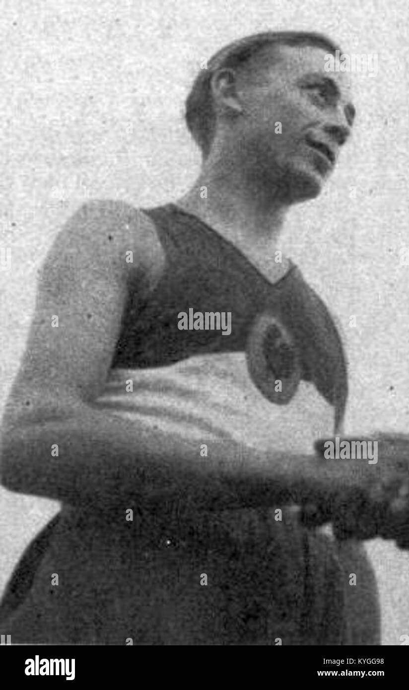 La photographie de 1934 montre Roger Rochard terminant le 5000 mètres aux Championnats d'Europe, documentant ses performances athlétiques et ses réalisations en athlétisme. Banque D'Images