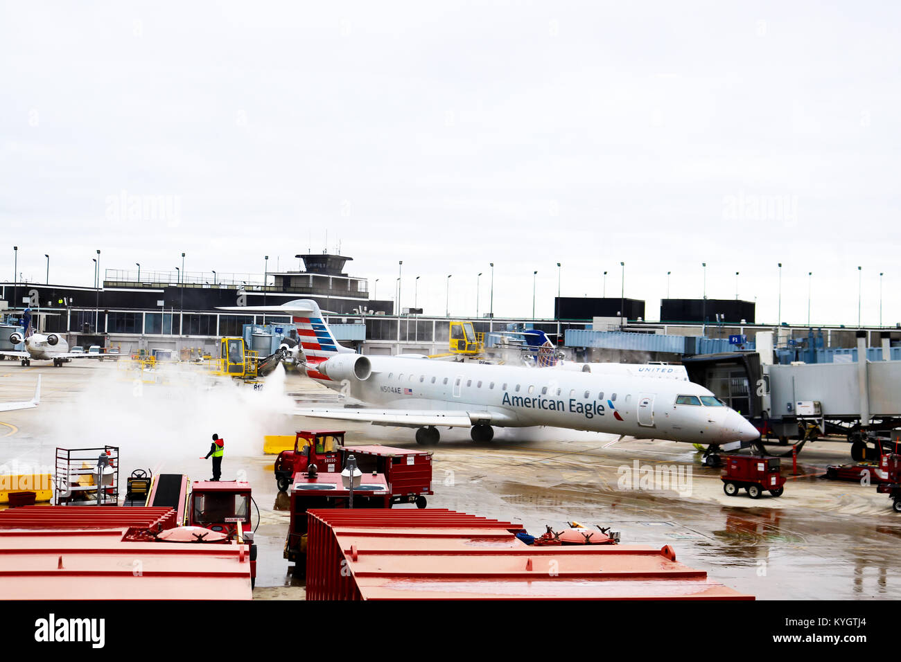Un dégivrage American Eagle à airplance Illiniois Chicago OHare Airport USA 1 -12 - 2018 Banque D'Images