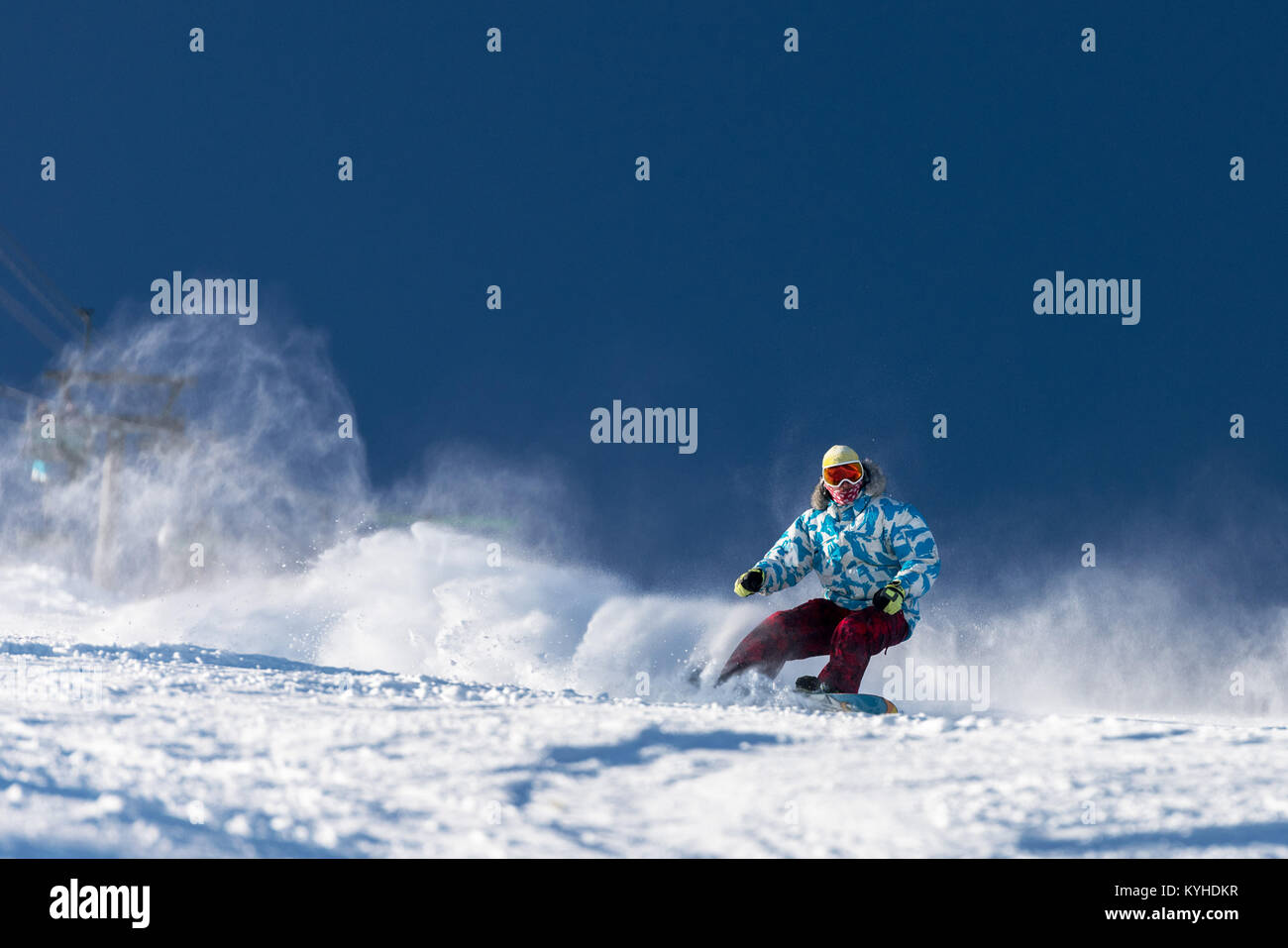 Snowboarder rapide à ski Banque D'Images